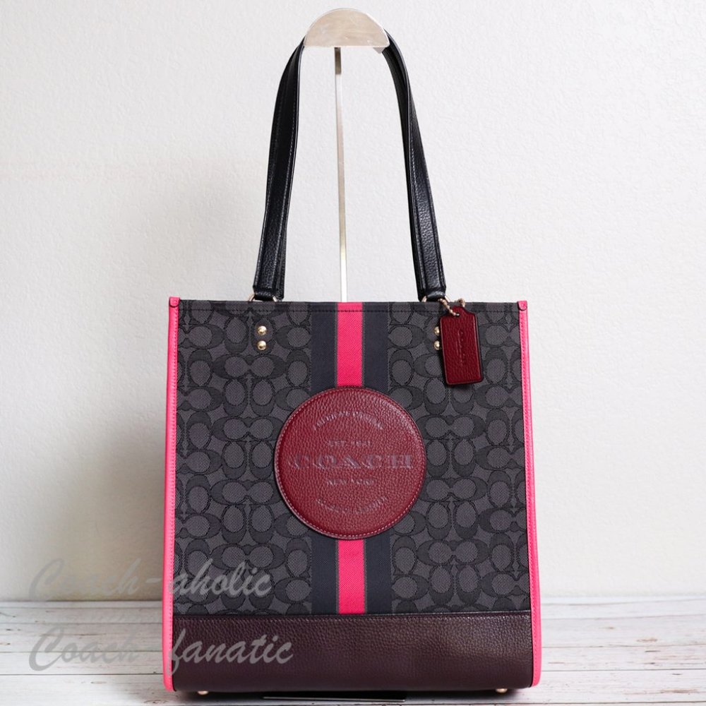 NWT Coach Dempsey Tote in Signature Jacquard